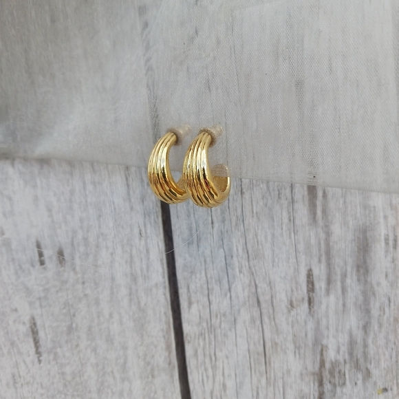 Vintage Monet Gold Tone Stud Hoop Earrings, Stripe Texture Design, Signed - Picture 1 of 6
